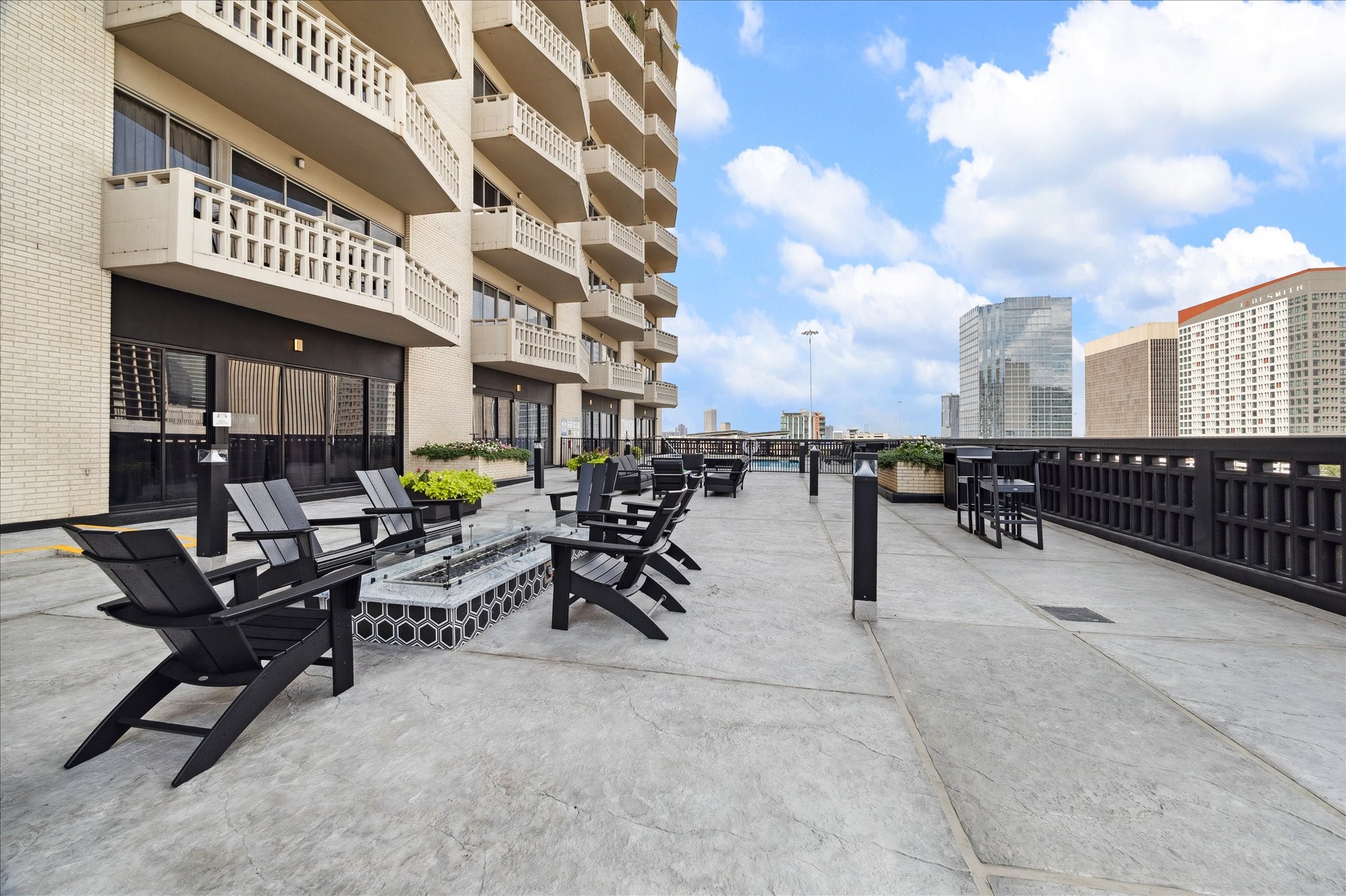 2016 Main Street, Unit 2417 Houston, TX 77002 - Photo 31 of 40 a view of a patio with dining table and chairs