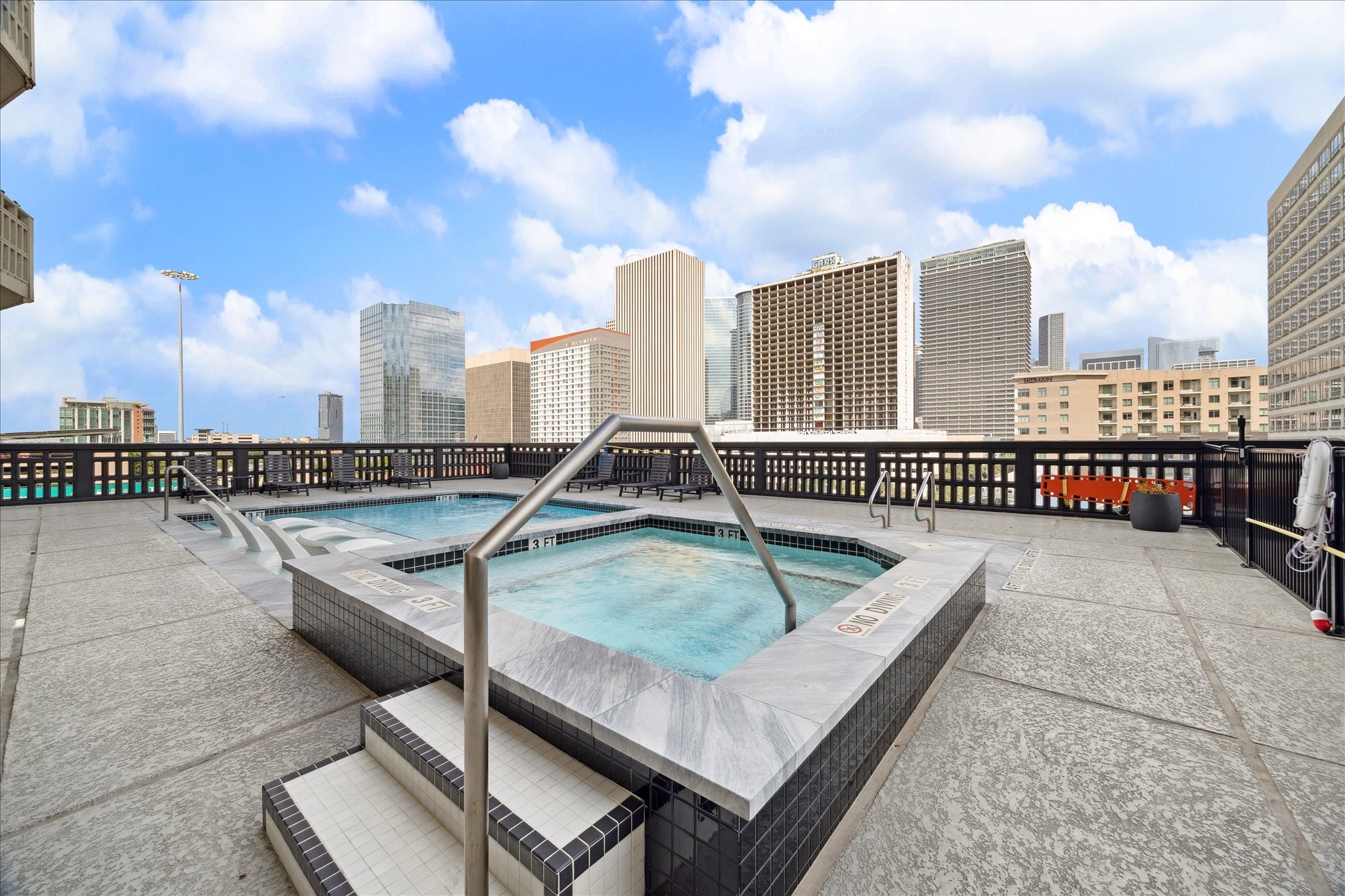 2016 Main Street, Unit 2417 Houston, TX 77002 - Photo 36 of 40 a view of a terrace with sitting area