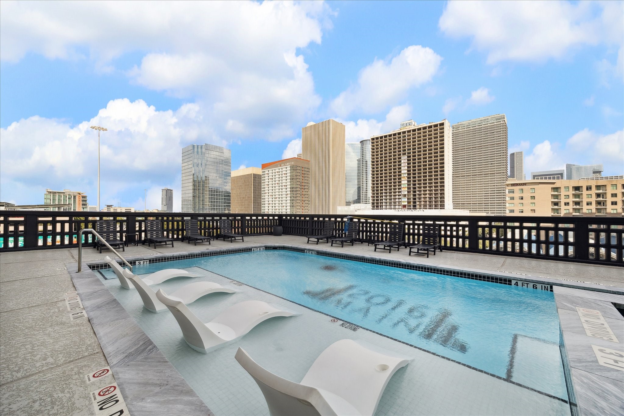 2016 Main Street, Unit 2417 Houston, TX 77002 - Photo 38 of 40 a view of a balcony with city view