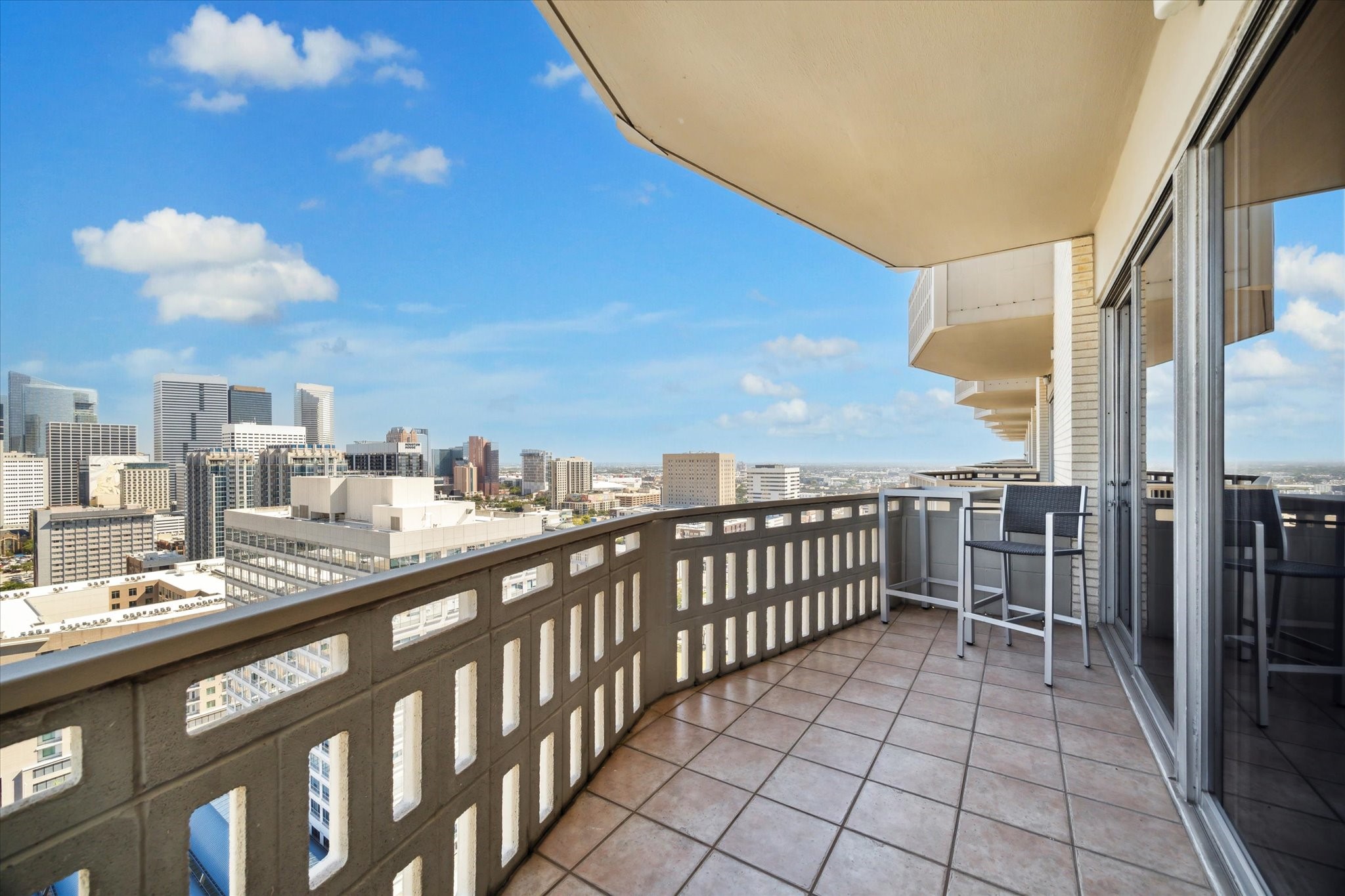 2016 Main Street, Unit 2417 Houston, TX 77002 - Photo 10 of 40 a view of city from a balcony