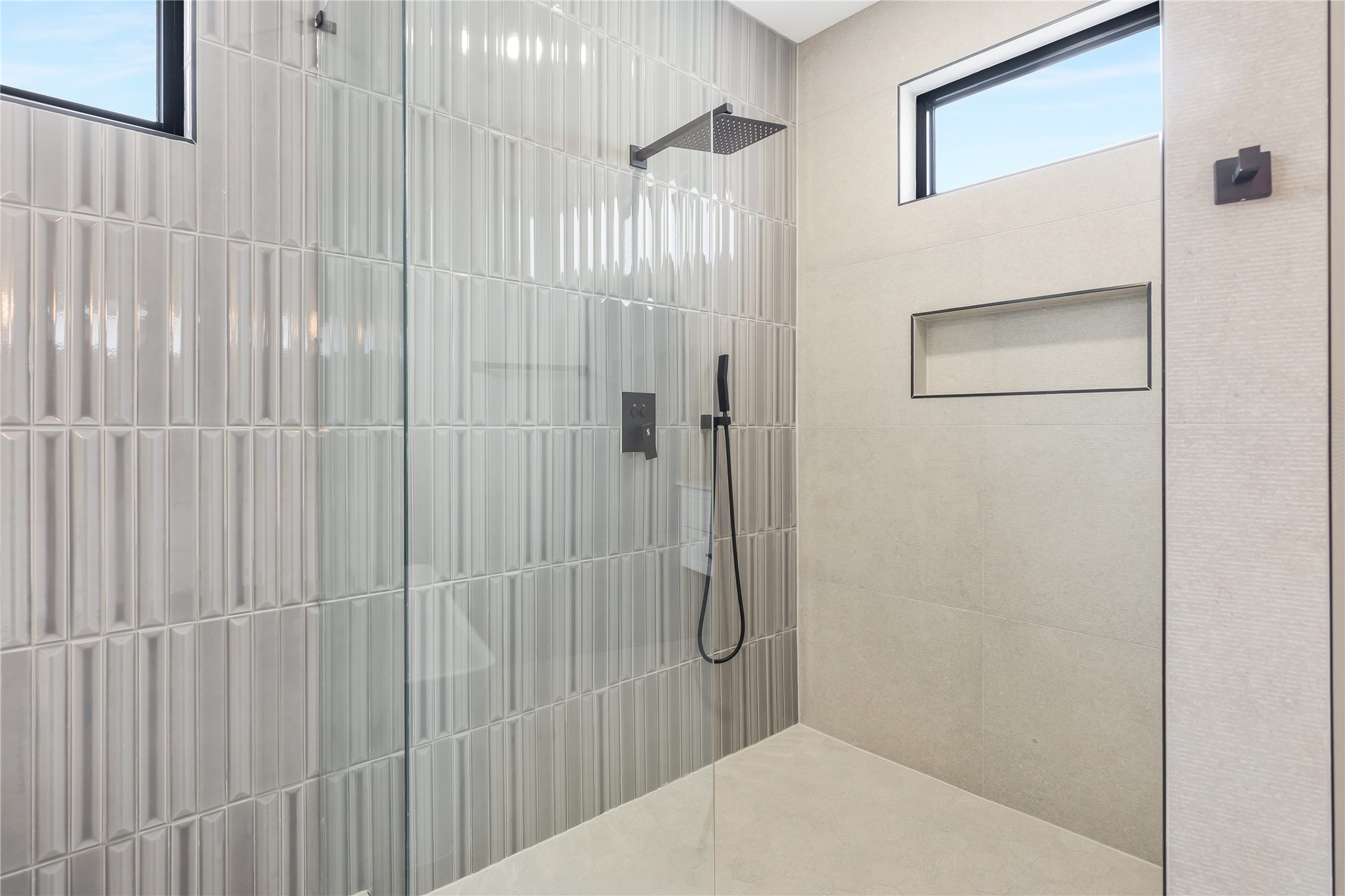2239 Blalock Road Houston, TX 77080 - Photo 25 of 33 a bathroom with a shower