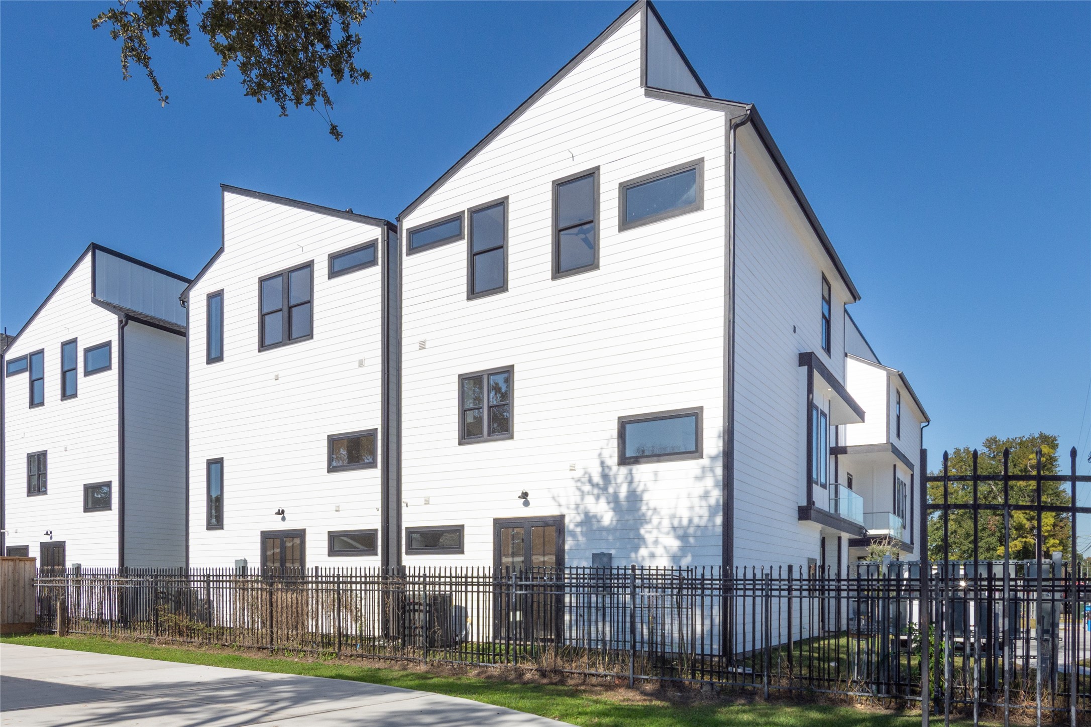 2239 Blalock Road Houston, TX 77080 - Photo 33 of 33 a view of a white building