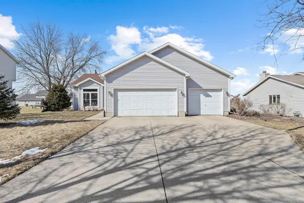 $484,900 | 639 North Woods Edge Drive, Oregon, WI 53575