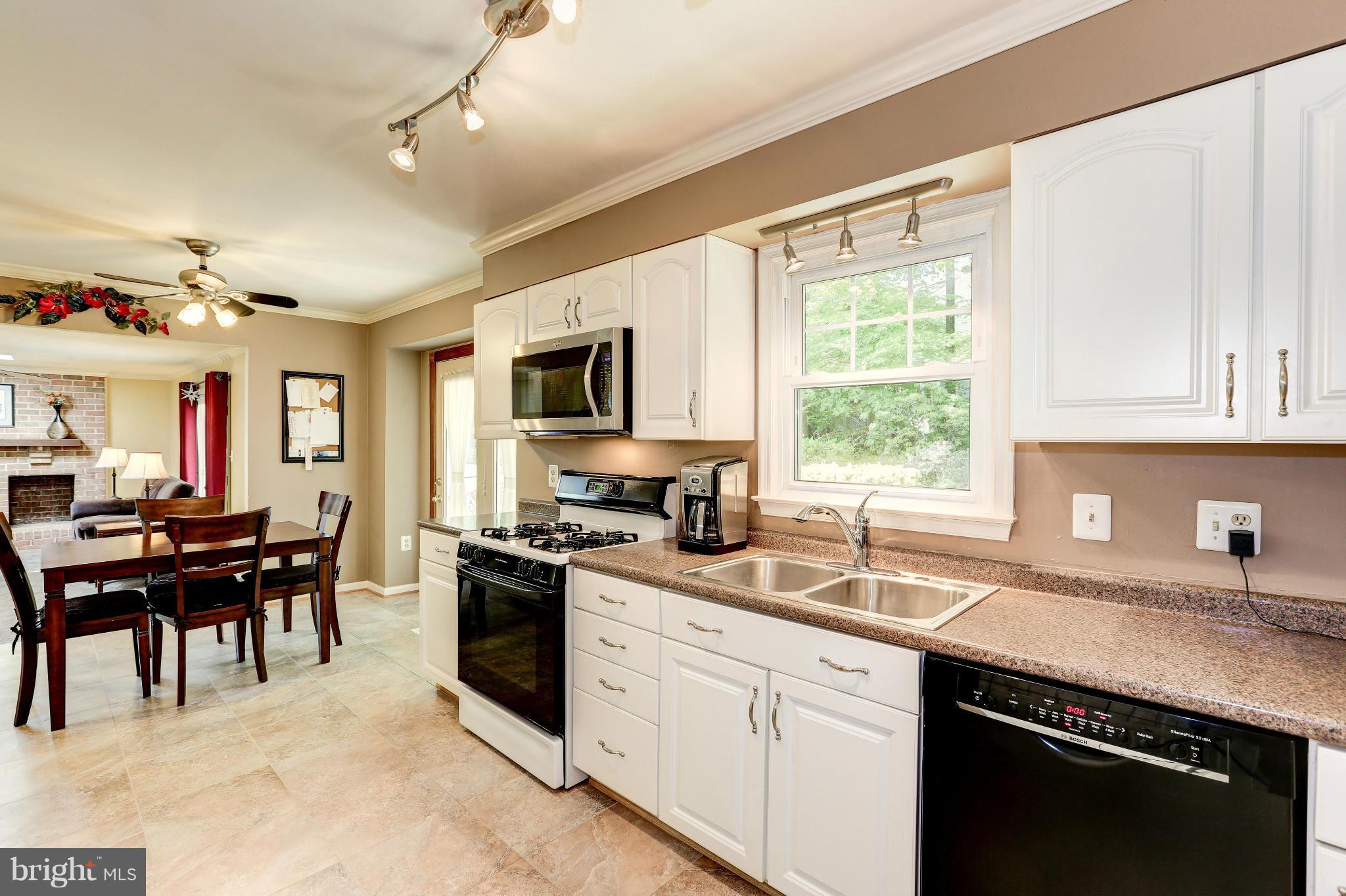 7024 Flax Street Springfield, VA 22152 - Photo 9 of 30 DW 2015, SS MICROWAVE 2015