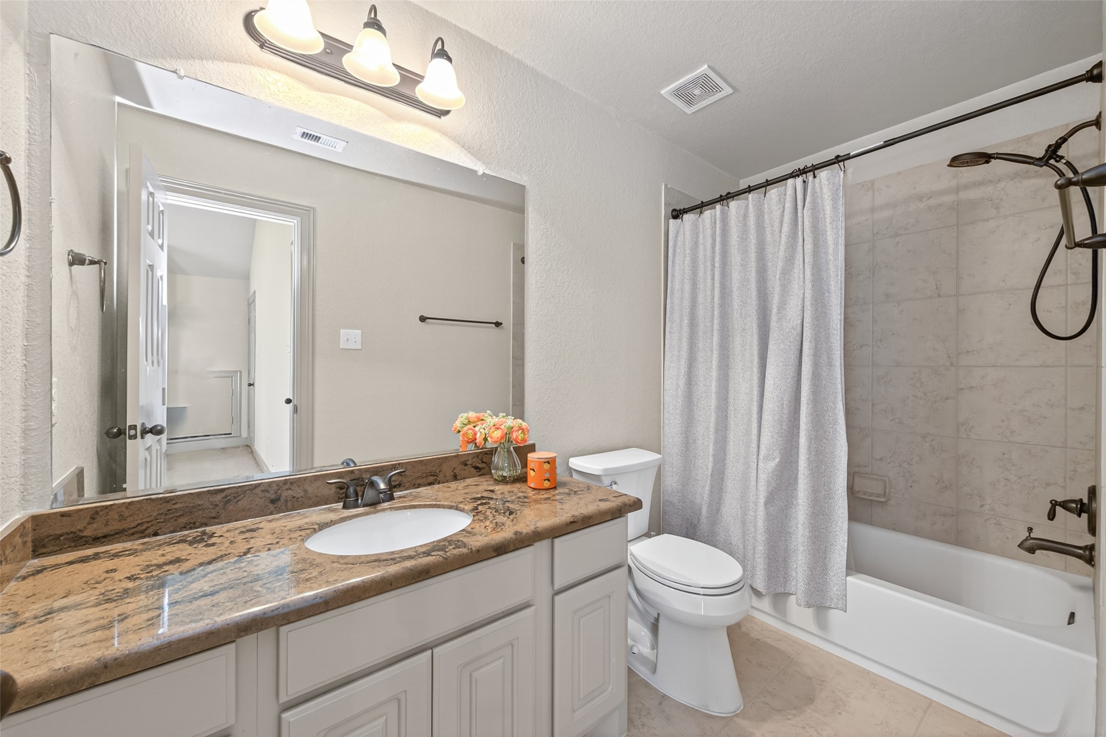 46 Tallgrass Way Spring, TX 77389 - Photo 37 of 50 En suite Bathroom 2