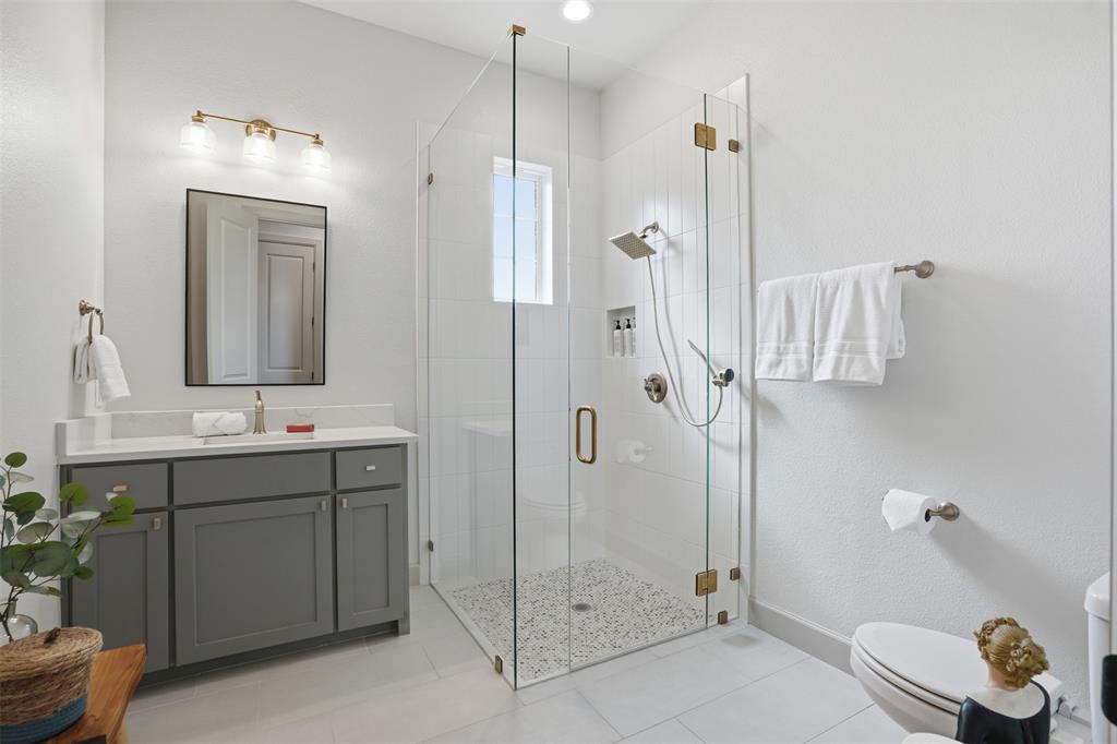 220 Greene Road Weatherford, TX 76087 - Photo 27 of 39 Hall Bath