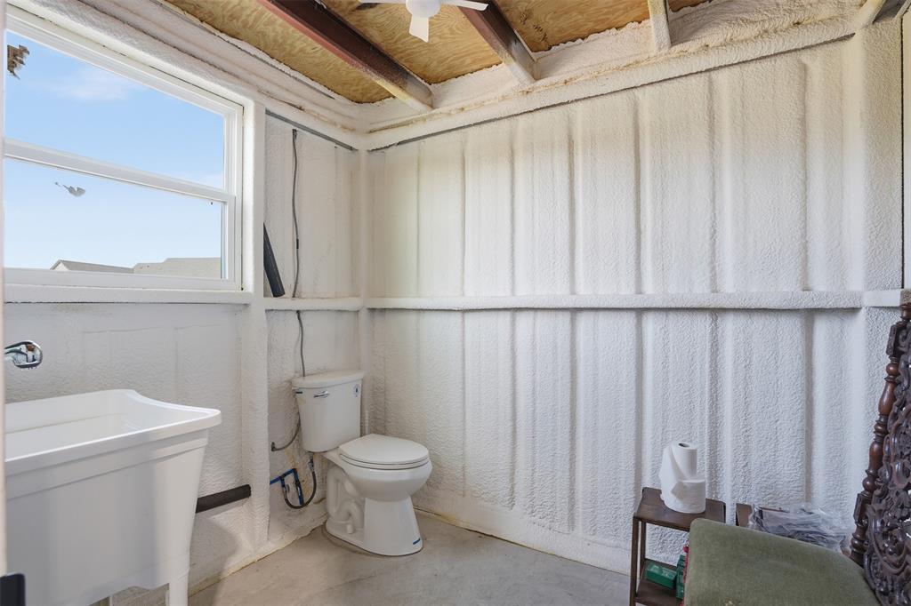 220 Greene Road Weatherford, TX 76087 - Photo 39 of 39 Workshop bathroom