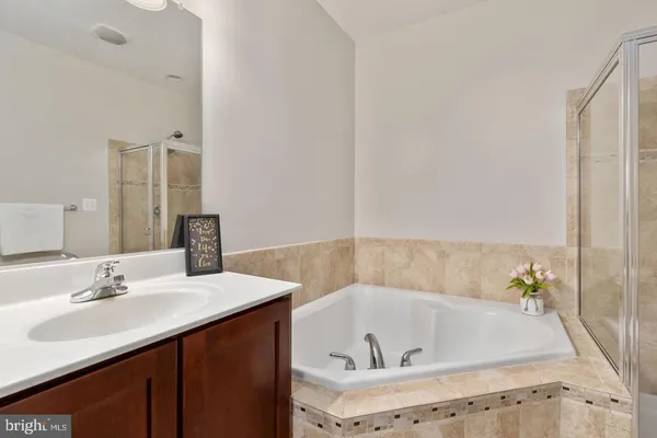 $425,000 | 2881 Chinkapin Oak Lane, Unit 236, Woodbridge, VA 22191