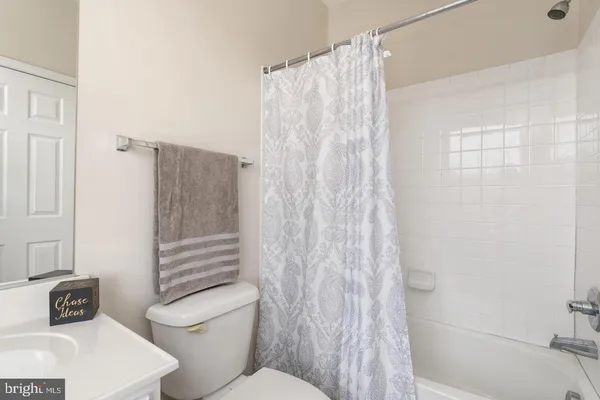 $425,000 | 2881 Chinkapin Oak Lane, Unit 236, Woodbridge, VA 22191
