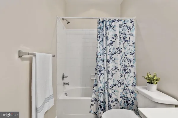 $425,000 | 2881 Chinkapin Oak Lane, Unit 236, Woodbridge, VA 22191