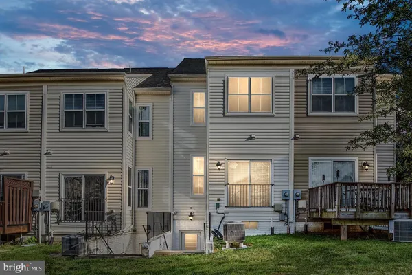 $425,000 | 2881 Chinkapin Oak Lane, Unit 236, Woodbridge, VA 22191