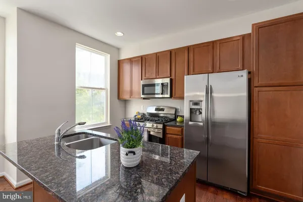 $425,000 | 2881 Chinkapin Oak Lane, Unit 236, Woodbridge, VA 22191