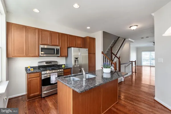 $425,000 | 2881 Chinkapin Oak Lane, Unit 236, Woodbridge, VA 22191
