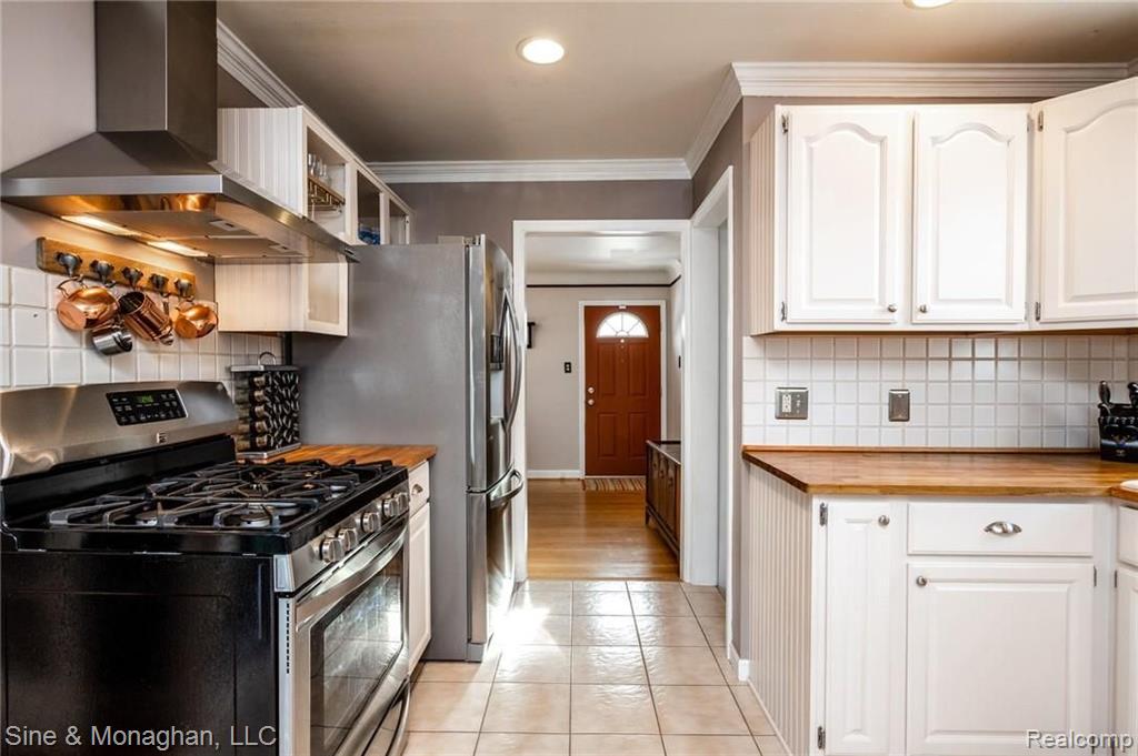 1242 Hampton Road Grosse Pointe Woods, MI 48236 - Photo 8 of 50