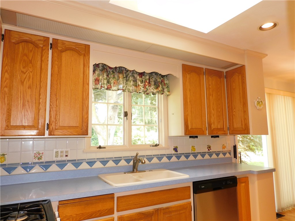 30 Deville Drive Greece, NY 14612 - Photo 8 of 46