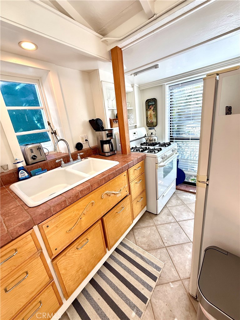 455 Myrtle Street Laguna Beach, CA 92651 - Photo 5 of 9