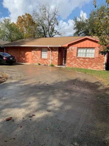 $2,000 | 5736 West Airport Boulevard, Houston, TX 77035