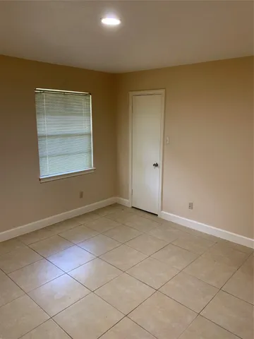 $2,000 | 5736 West Airport Boulevard, Houston, TX 77035