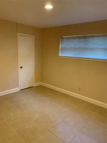 $2,000 | 5736 West Airport Boulevard, Houston, TX 77035