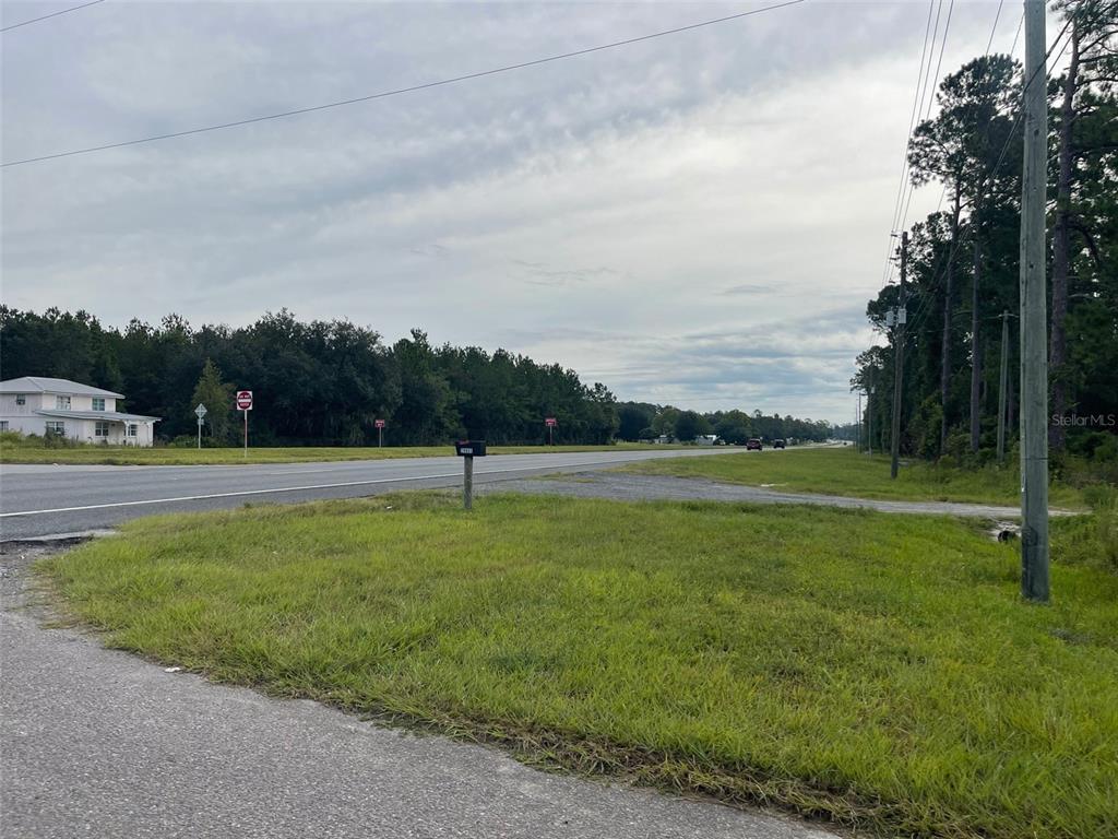 19997 Southeast Hawthorne Road Hawthorne, FL 32640 - Photo 14 of 14 a view of a golf course with a lake
