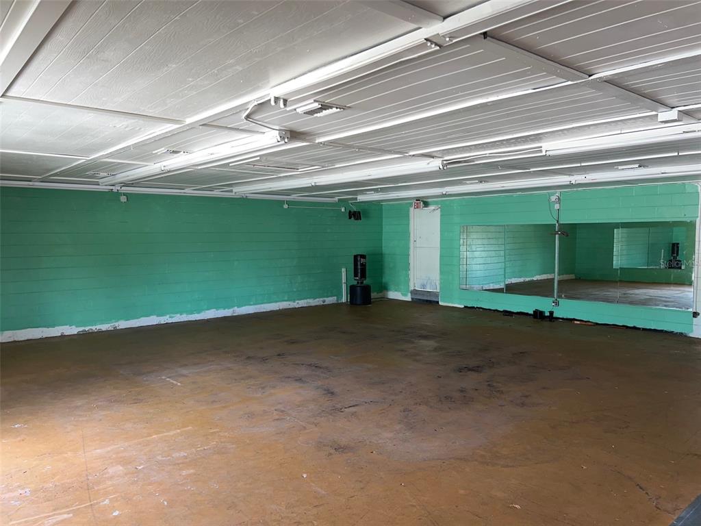19997 Southeast Hawthorne Road Hawthorne, FL 32640 - Photo 8 of 14 a view of a room with gym equipment