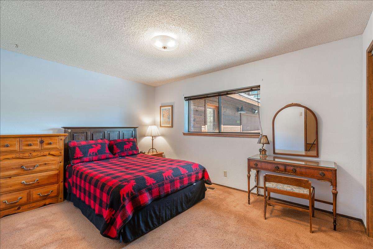 12706 Parsenn Road Truckee, CA 96161 - Photo 12 of 21 Hall bedroom