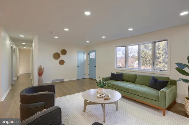 $389,000 | 516 Roxbury Drive, Harrisburg, PA 17112