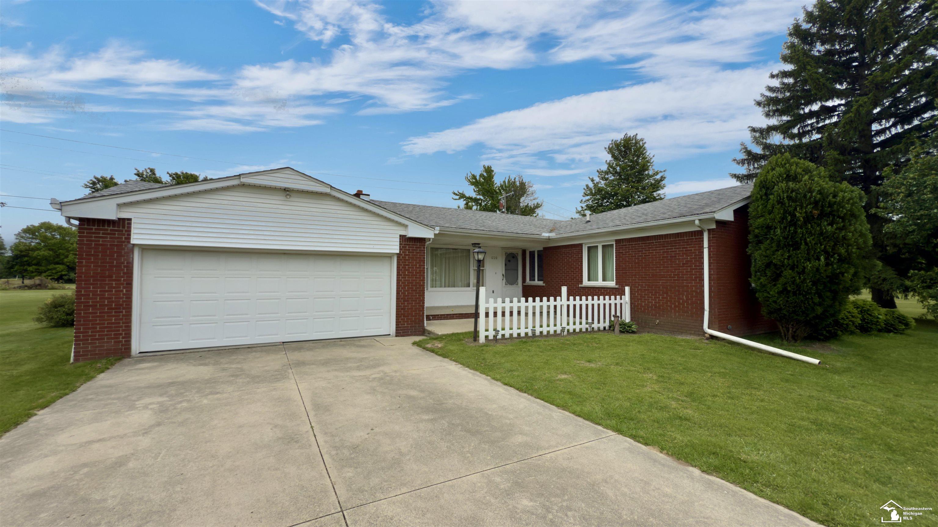 1220 North Raisinville Road Monroe, MI 48162 - Photo 2 of 40 50176511-c27ba48b-b56d-456c-80ba-c8ffbf0b6793.JPG