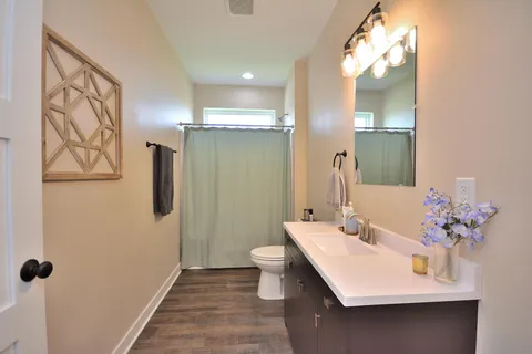 $450,000 | 1358 Scenic Pointe Court, Hartford, WI 53027