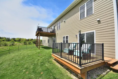$450,000 | 1358 Scenic Pointe Court, Hartford, WI 53027