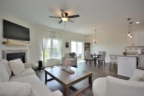$450,000 | 1358 Scenic Pointe Court, Hartford, WI 53027