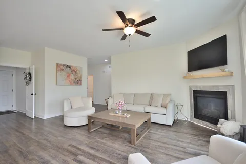 $450,000 | 1358 Scenic Pointe Court, Hartford, WI 53027