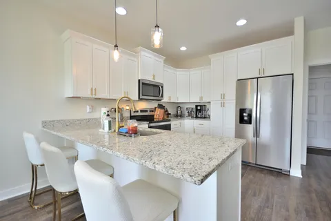 $450,000 | 1358 Scenic Pointe Court, Hartford, WI 53027