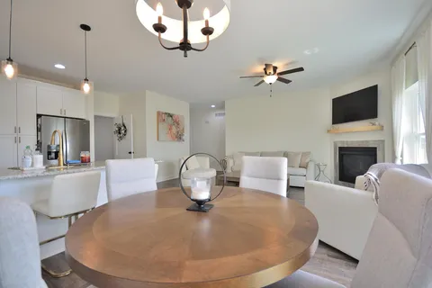 $450,000 | 1358 Scenic Pointe Court, Hartford, WI 53027
