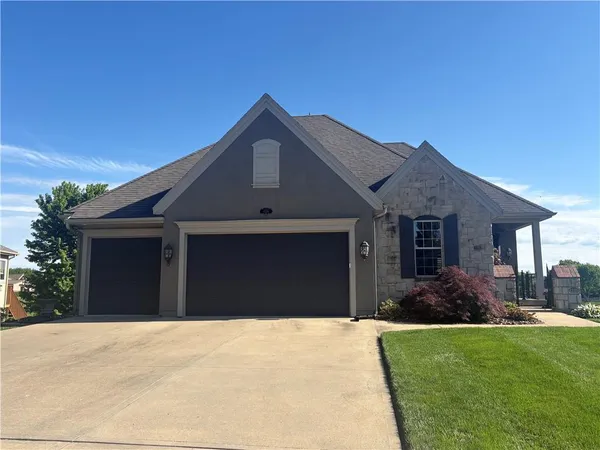 $599,000 | 4220 Southwest Duck Pond Drive, Lee's Summit, MO 64082