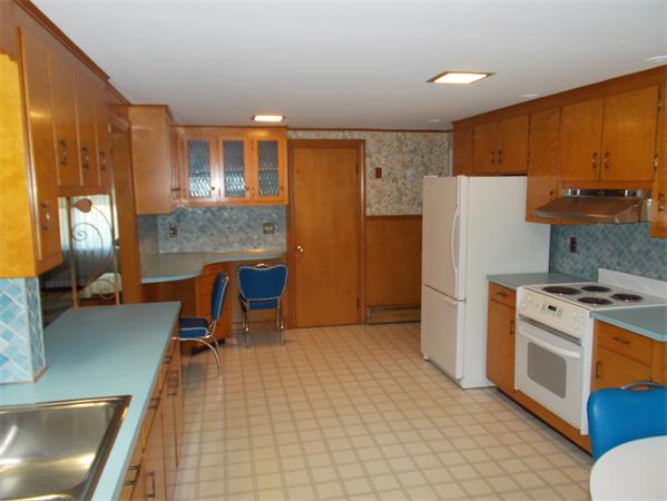 10 Quinn Road Lynn, MA 01904 - Photo 8 of 25 Gallery Image 8