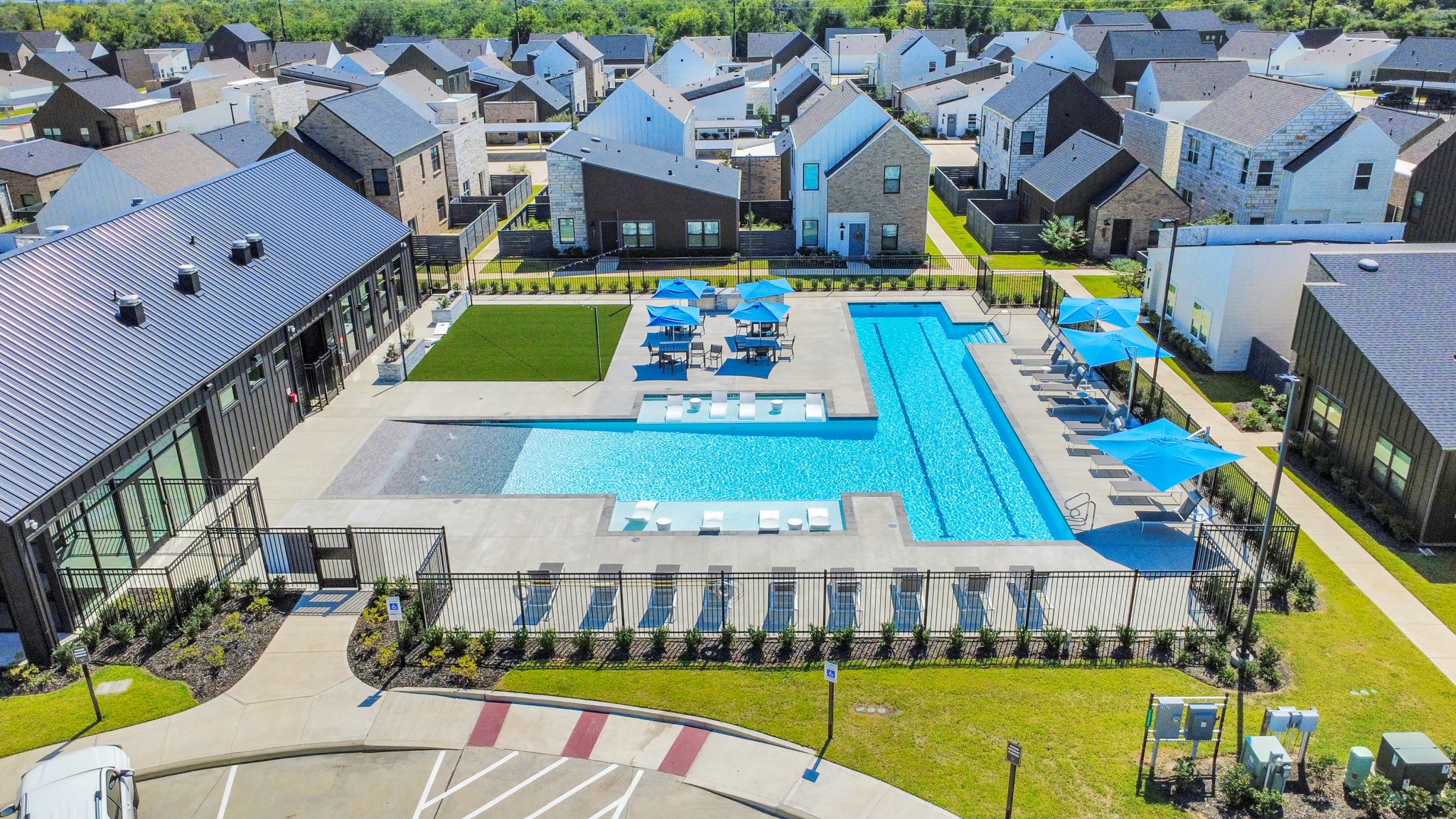 23823 Cumberland Ridge Drive, Unit 621 Hockley, TX 77447 - Photo 3 of 29 a aerial view of an buildings and swimming pool