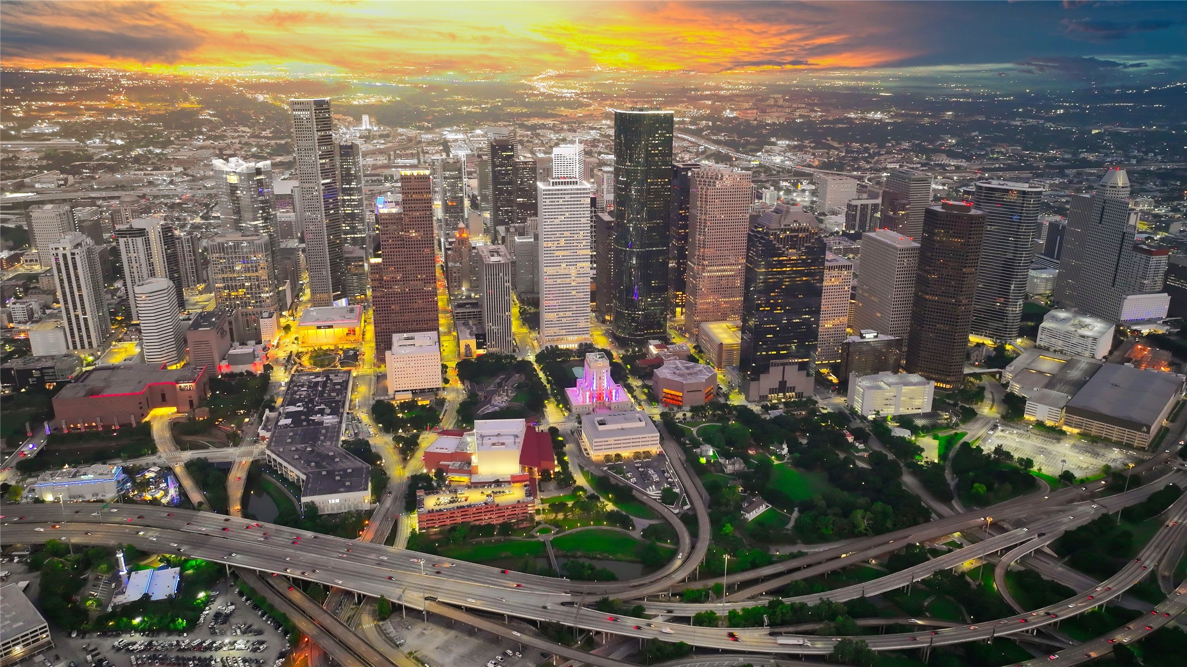 5749 Larkin Street Houston, TX 77007 - Photo 33 of 35 Downtown is only 5 miles from the home, make your commute shorter.