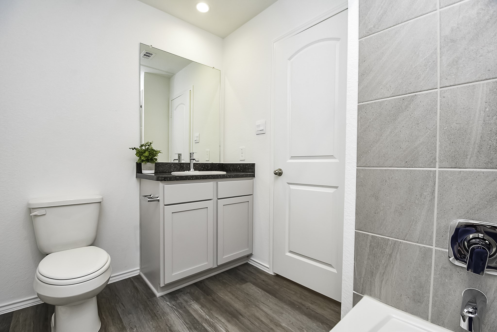 14919 Clay Harvest Ridge Magnolia, TX 77354 - Photo 17 of 28 Secondary bathroom