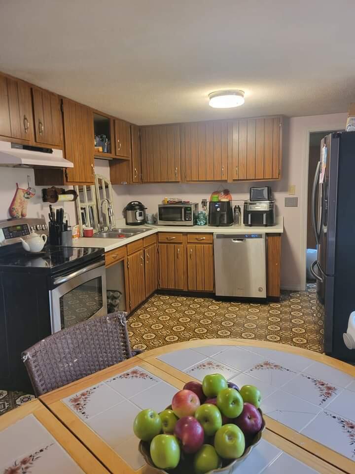 294 Vassalboro Road China, ME 04358 - Photo 9 of 25 Kitchen #2 102422