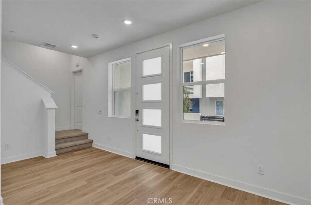 260 Sash Irvine, CA 92618 - Photo 3 of 14