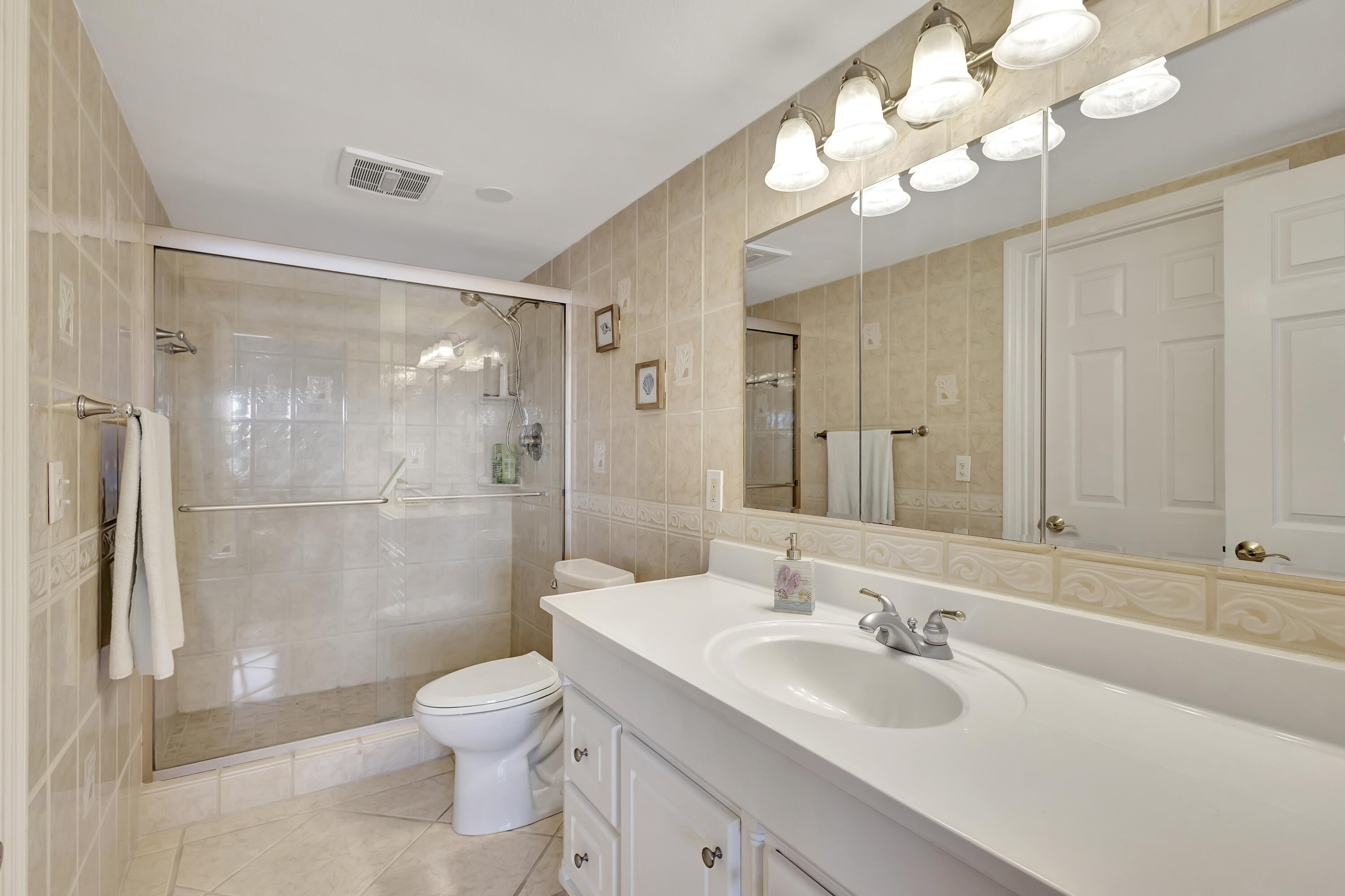 304 Golfview Road, Unit PH7 North Palm Beach, FL 33408 - Photo 21 of 48 Primary Bath