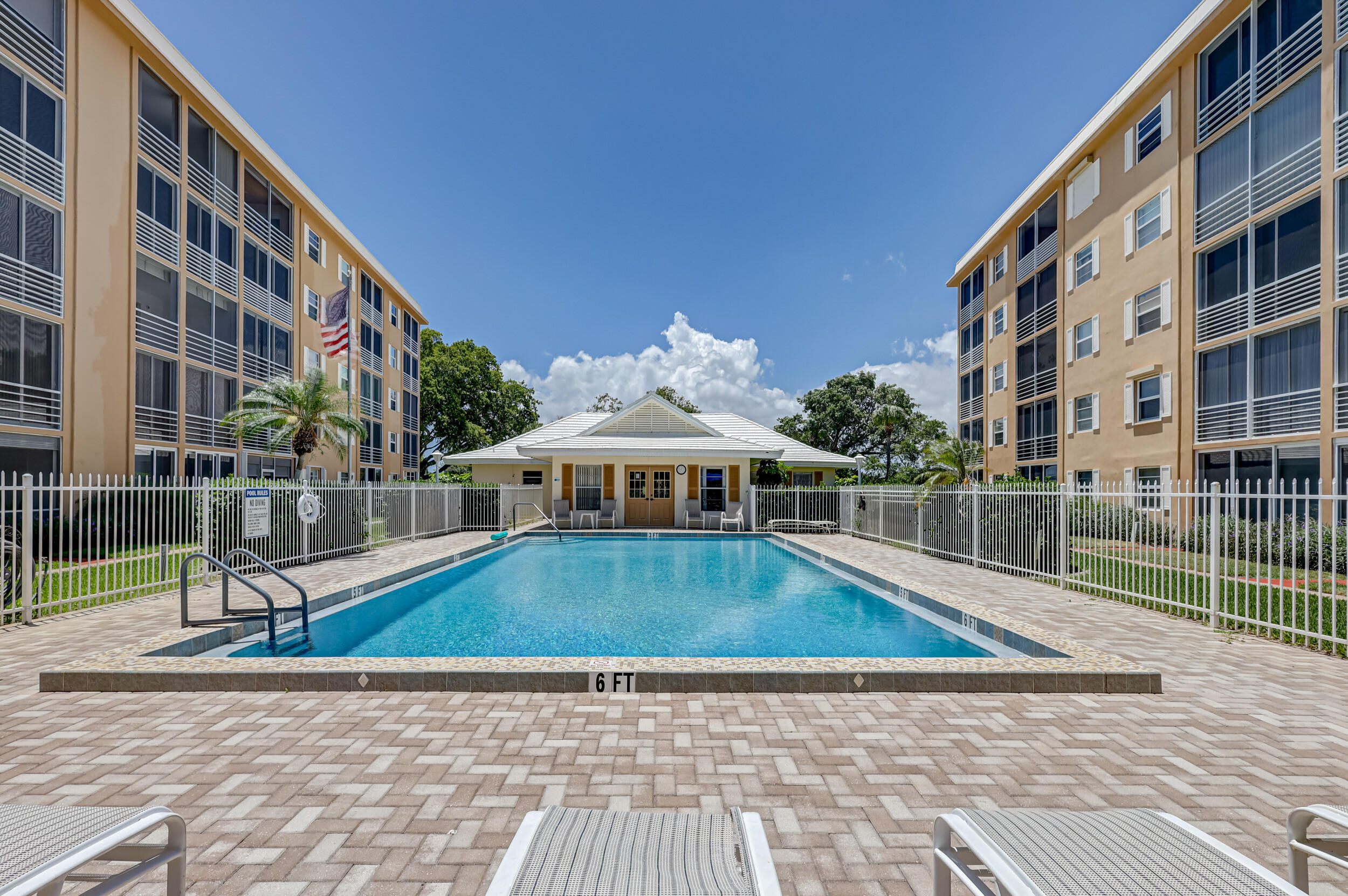 304 Golfview Road, Unit PH7 North Palm Beach, FL 33408 - Photo 29 of 48 Community Pool