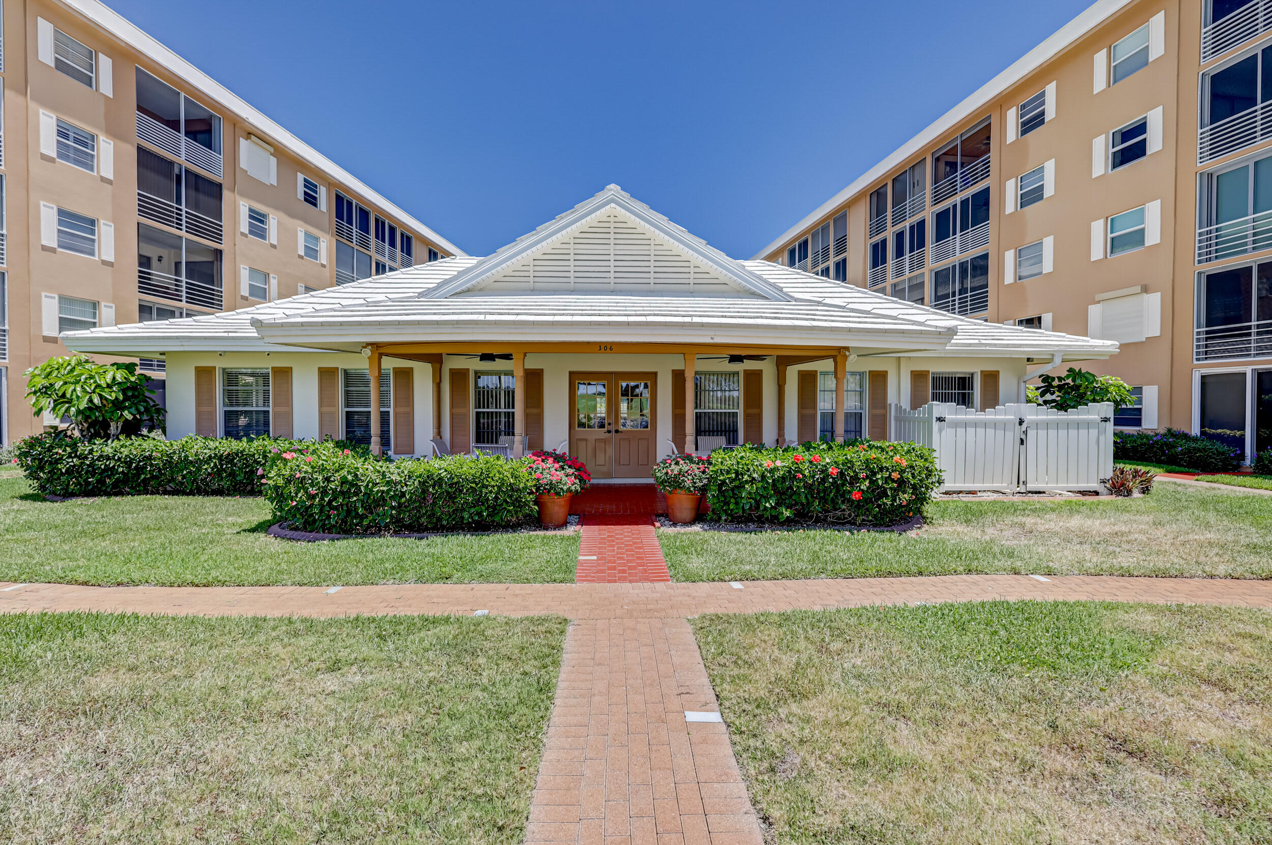 304 Golfview Road, Unit PH7 North Palm Beach, FL 33408 - Photo 31 of 48 Clubhouse