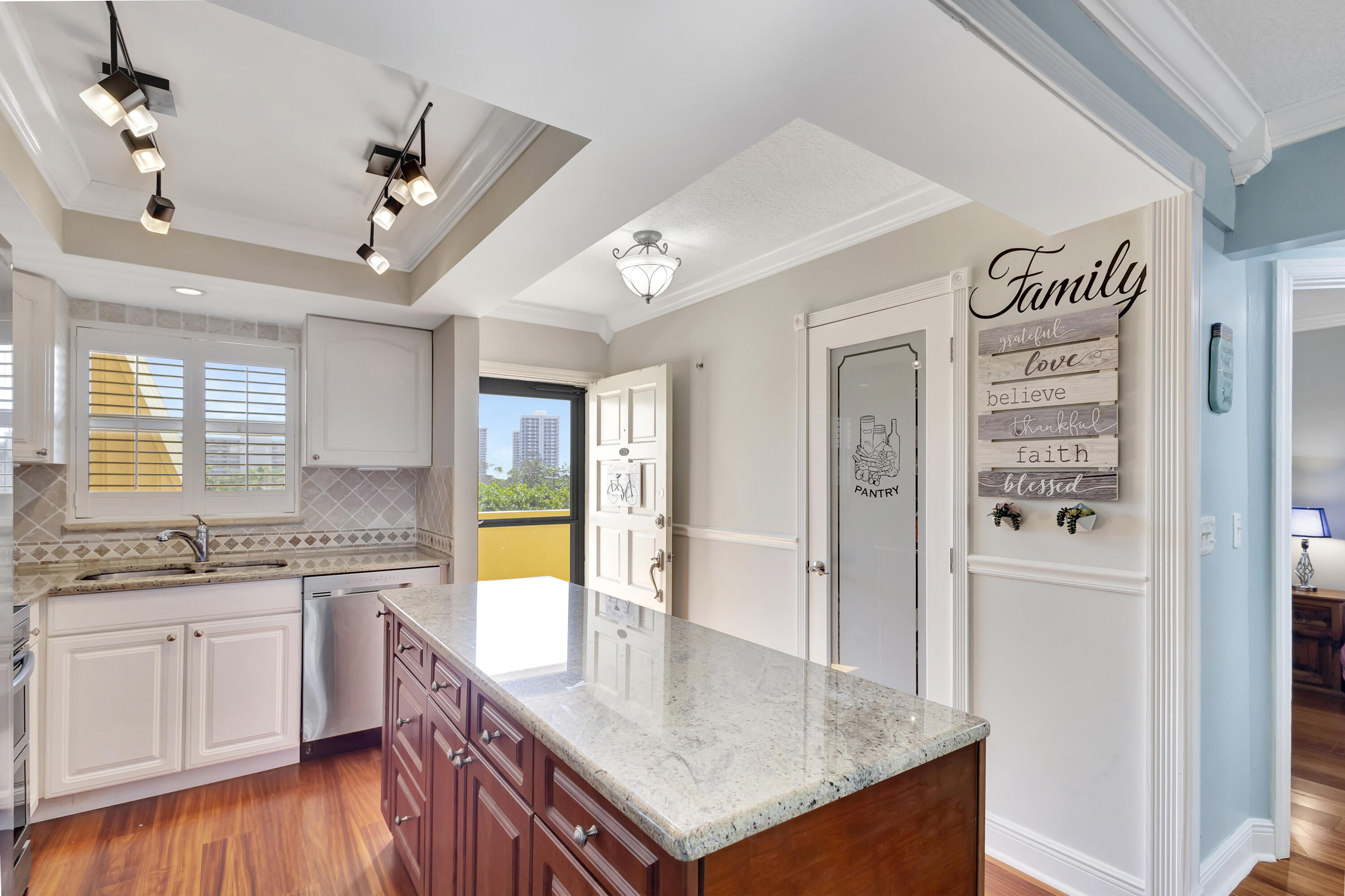 304 Golfview Road, Unit PH7 North Palm Beach, FL 33408 - Photo 4 of 48 Kitchen
