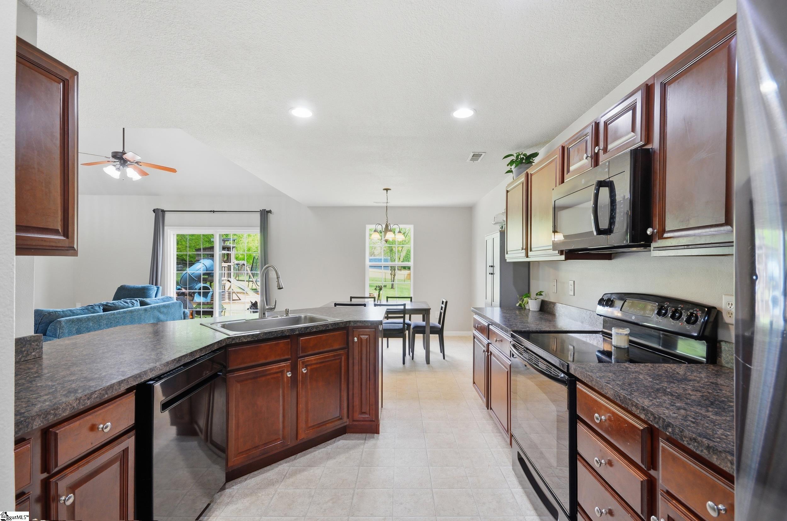 935 Echo Ridge Drive Duncan, SC 29334 - Photo 10 of 37