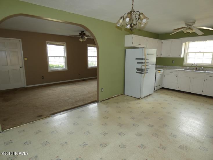 770 Newkirk Road Watha, NC 28478 - Photo 15 of 28 Living Area View