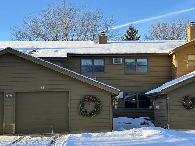 $229,900 | 1115 Daniel Court, Unit 42, Neenah, WI 54956