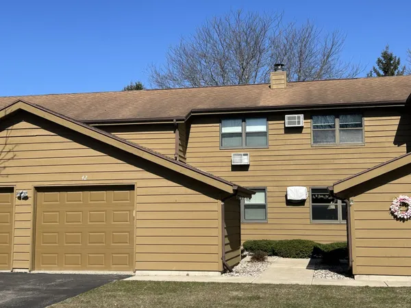 $219,900 | 1115 Daniel Court, Unit 42, Neenah, WI 54956