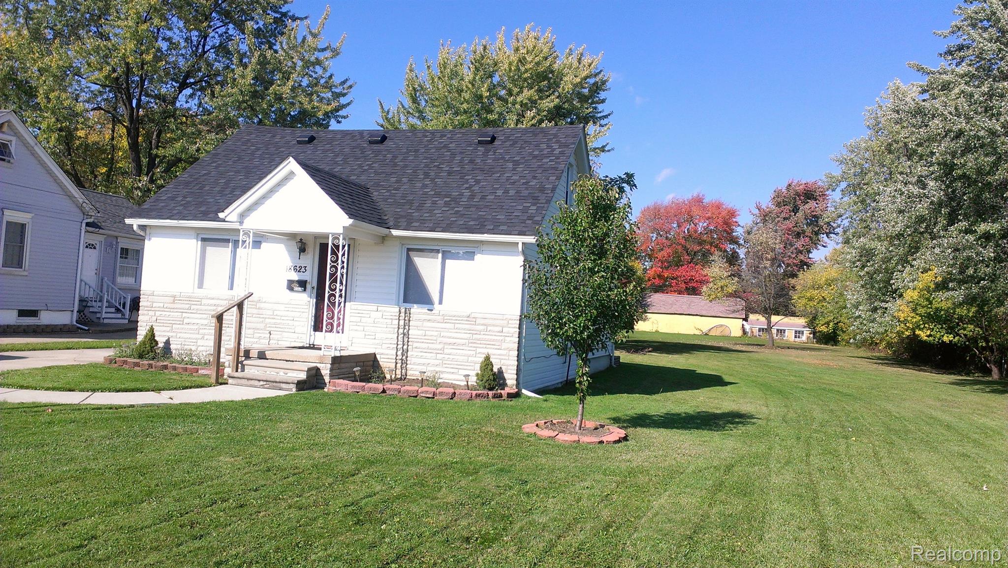 18623 Martin Road Roseville, MI 48066 - Photo 1 of 15 Gallery Image 1